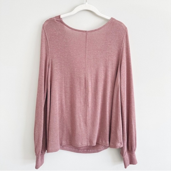 Free People Mauve Palmer Metallic Cowl Neck Top
Sweater Size Medium - Picture 2 of 5